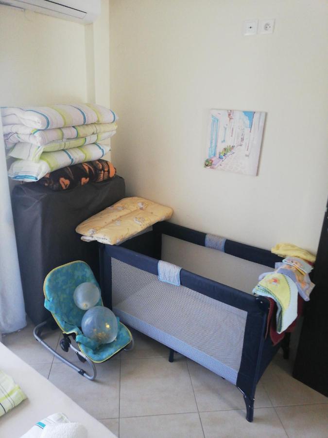Apartment By The Beach Néoi Epivátai Ngoại thất bức ảnh